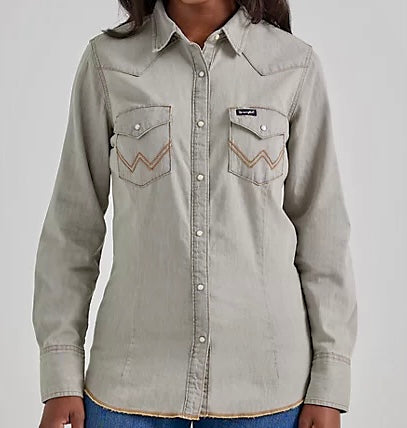 Women’s Wrangler Grey Denim Western Snap Shirt