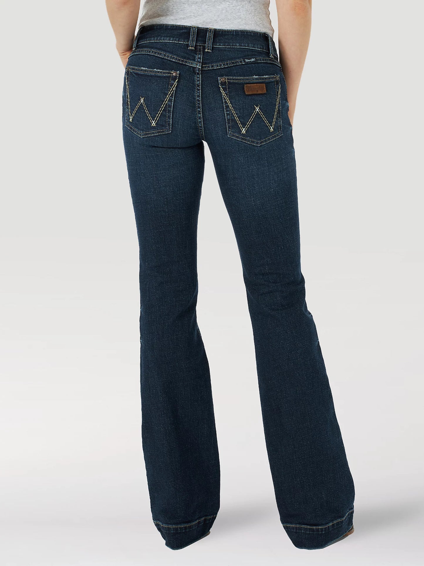 Wrangler Mae Mid-Rise Retro Trouser Jeans (Samantha)