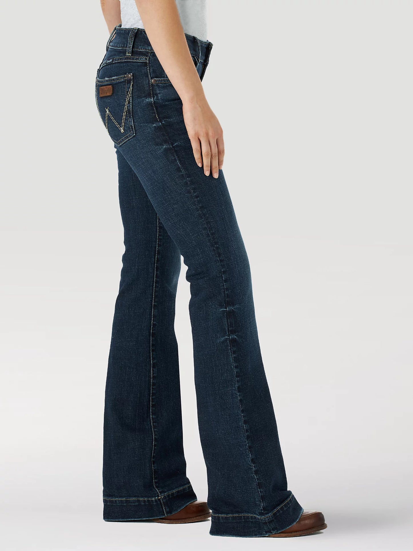 Wrangler Mae Mid-Rise Retro Trouser Jeans (Samantha)